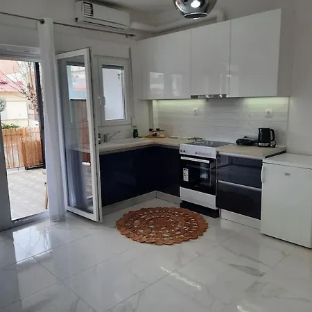 Apartman House In Diavata, Thessaloniki, Greece *